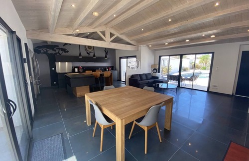 Rivedoux-Plage Villa | Villa des Chênes Verts : villa with heated pool for up to 8 people.