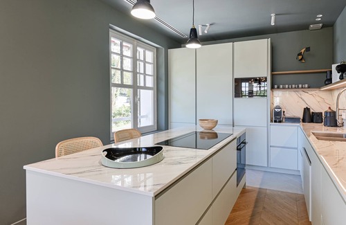 Villers-sur-Mer Villa | Villa des Rêves: Luxury in Villers, Pool, Jacuzzi & Padel court, close to Deauvi