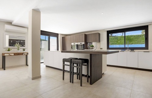 Marbella Villa | Villa Di Lusso -Contemporary Villa with Sea Views!