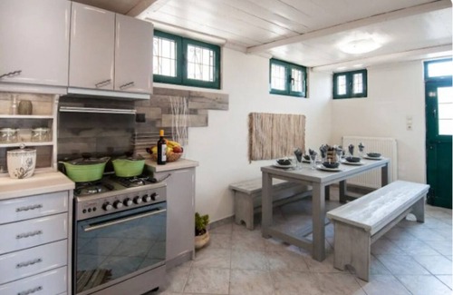 Alikanas House | Villa Dimitra near the beautiful Rasa beach. Relaxing and comfortable stay.