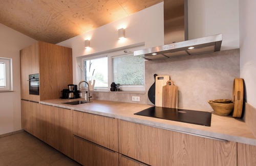 Buren House | Villa Dobbe located on the grounds of Klein Vaarwater in Buren.