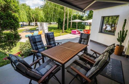 Fadd Villa | Villa Donau