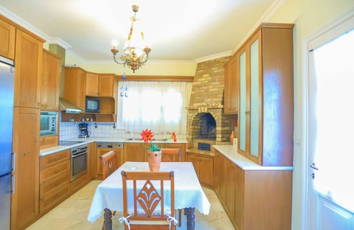 Petaleia Villa | Villa Eftihia: Traditional, easy access, amazing sunsets