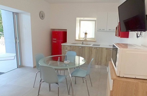 Torre Vado House | Villa Eliria A: A graceful apartment situated at a short distance from the beach, with Free WI-FI.