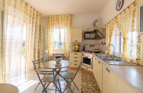 Alcamo Villa | Villa 'Elisir Del Golfo' with sea view, shared garden and Wi-Fi