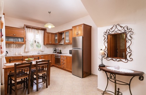 Pitsidia Villa | Villa Emanuela - Luxurious family villa in traditional style