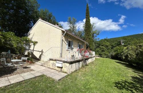 Penne Villa | Villa en pleine nature avec piscine privée - 8 couchages - 4 chambres - Proche St Antonin Noble Val