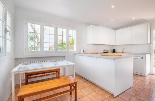 Cala d'Or Villa | Villa 'Es Cantò' with Sea Views, Pool and Wi-Fi