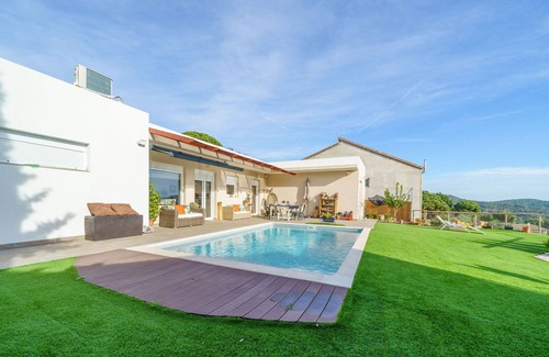 Tordera Ski Chalet | Villa Esperanza Lux Relax near the sea a/c