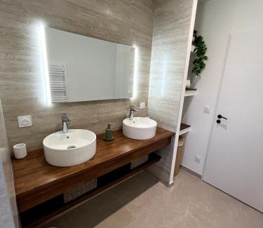 Charmes-sur-Rhone Villa | Villa exotique avec piscine - Dolce Rhôna