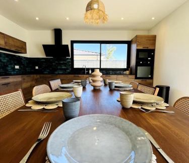 Charmes-sur-Rhone Villa | Villa exotique avec piscine - Dolce Rhôna