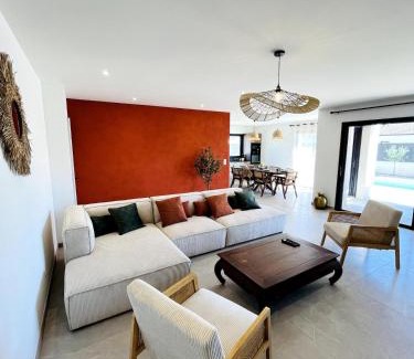 Charmes-sur-Rhone Villa | Villa exotique avec piscine - Dolce Rhôna