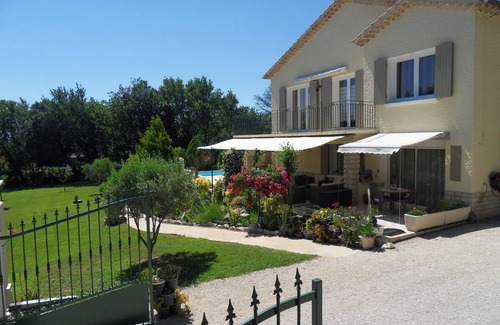 Sarrians Villa | Villa Familiale au Calme