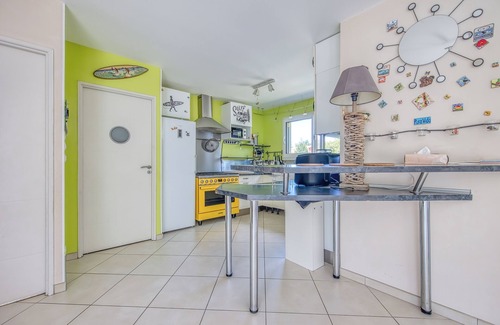 Biscarrosse Villa | Villa 'Familiale Sur 3000m2 Avec Piscine' with Private Pool, Private Terrace and Wi-Fi