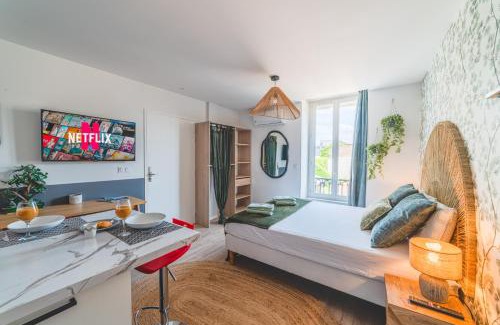 Roanne Apartment | Villa Floréa 6-8p - 3 salles de bain 4ch Parking