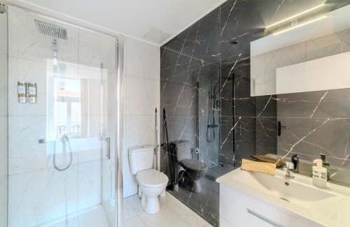 Roanne Apartment | Villa Floréa 6-8p - 3 salles de bain 4ch Parking