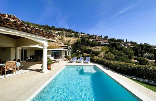 La Londe-les-Maures House | Villa for 6 people with pool and sea view in the Valcros domain in La Londe les Maures