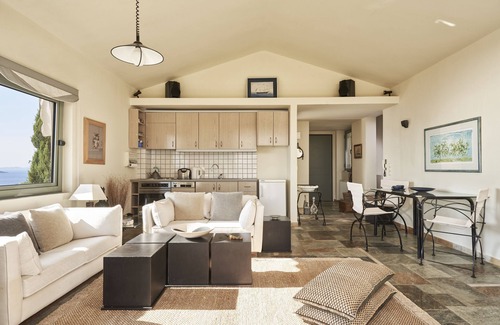 Thymari Villa | Villa for Your Dream Family Holidays in the Outskirts of Athens