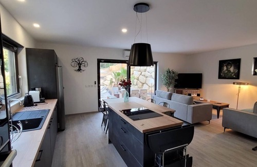 Saint-Paul-Trois-Chateaux Villa | Villa Les Roches du Montélit Avec Piscine 200 m du Centre Ville, neuve, 120 m2