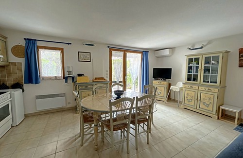 Saintes-Maries-de-la-Mer House | Villa Saintes-Maries-de-la-Mer, 2 bedrooms, 6 persons
