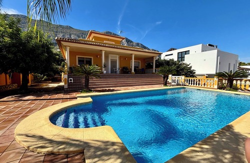 Denia Ski Chalet | Villa Galeretes Paradise