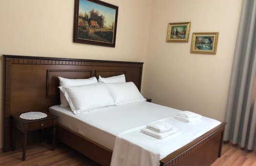 Berat House | Villa Garden