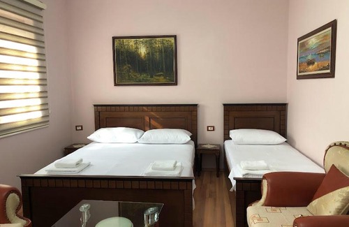 Berat House | Villa Garden