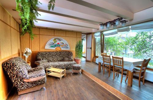 Odessa Apartment | Villa Gaudi