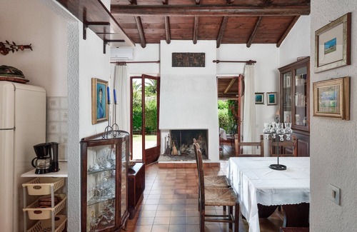 Costa Rei Villa | Villa 'Giacomo' with Private Terrace, Wi-Fi and Air Conditioning