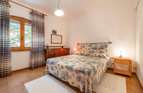 Maladroscia Villa | Villa Gina a due passi dal mare with Mountain Views, Garden & A/C