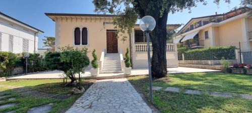 Marina di Massa Bed & Breakfast | Villa Gioietta