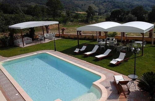 Giungano House | Villa Giuncalia E: A welcoming apartment surrounded by the greenery, with Free WI-FI.