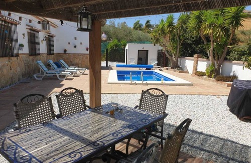 Vinuela House | Villa Gloria- Delightful 3 bed Villa to rent near Lake Vinuela with Private Pool