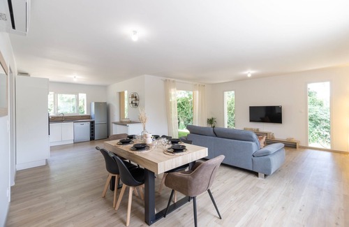 Berrias-et-Casteljau House | Villa Graveyron - Maison avec piscine privée