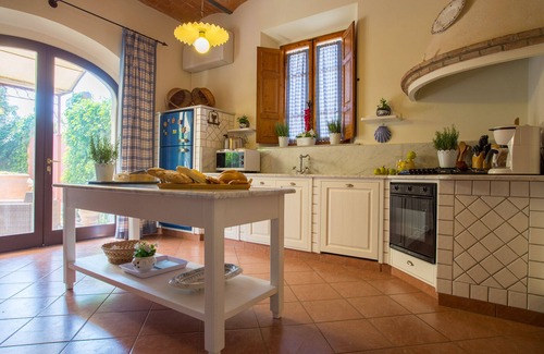 Guardistallo Villa | Villa Il Borgo by Fantasia Villas