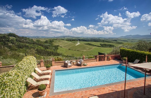 Guardistallo Villa | Villa Il Borgo by Fantasia Villas