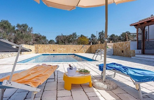 Casarano Villa | Villa Ilare: A characteristic and welcoming one-story villa situated in a quiet location, a few minutes from the town center, with Free WI-FI.