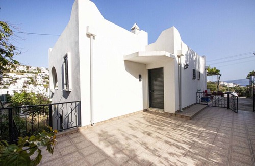 Turgutreis Villa | Villa in Bodrum with Shared Pool and Backyard