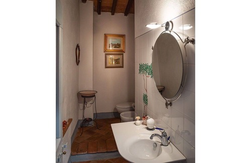 Montelupo Fiorentino Villa | Villa in Montelupo Fiorentino with 6 bedrooms sleeps 11