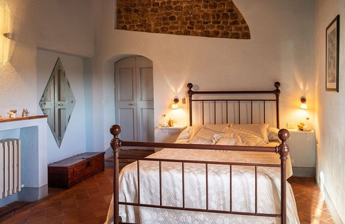Montelupo Fiorentino Villa | Villa in Montelupo Fiorentino with 6 bedrooms sleeps 11