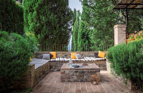 Montalcino Villa | Villa in Montalcino with 11 bedrooms sleeps 22