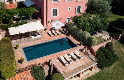 Peccioli Villa | Villa in Montelopio with 5 bedrooms sleeps 13