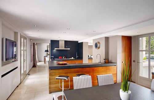 Mougins Villa | Villa in Mougins for short and long term rental. Walk to the international school.