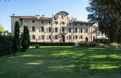 Ronta Villa | Villa in Ronta with 13 bedrooms sleeps 26