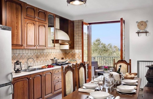 Schiazzano Villa | Villa in Schiazzano with 5 bedrooms sleeps 10