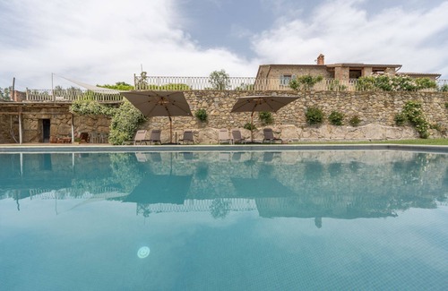 Tuoro sul Trasimeno Villa | Villa in Tuoro Sul Trasimeno with 6 bedrooms sleeps 12