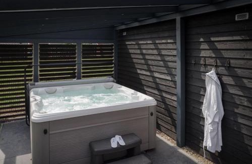 Colijnsplaat House | Villa in Zeeland with Outdoor Jacuzzi