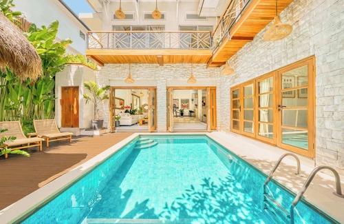 Berawa Villa | Villa Inka - 6BDR with private Pool & Garden