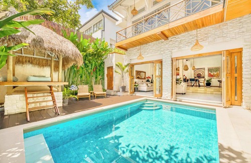 Berawa Villa | Villa Inka - 6BDR with private Pool & Garden