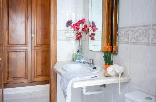 Playa Blanca Villa | Villa Isa sea views